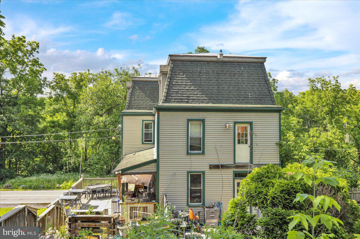 1634 Moselem Spring Road Hamburg, PA 19526 - Photo 2 of 21 front view of a house with a yard