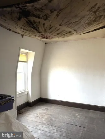 a view of empty room with an empty space