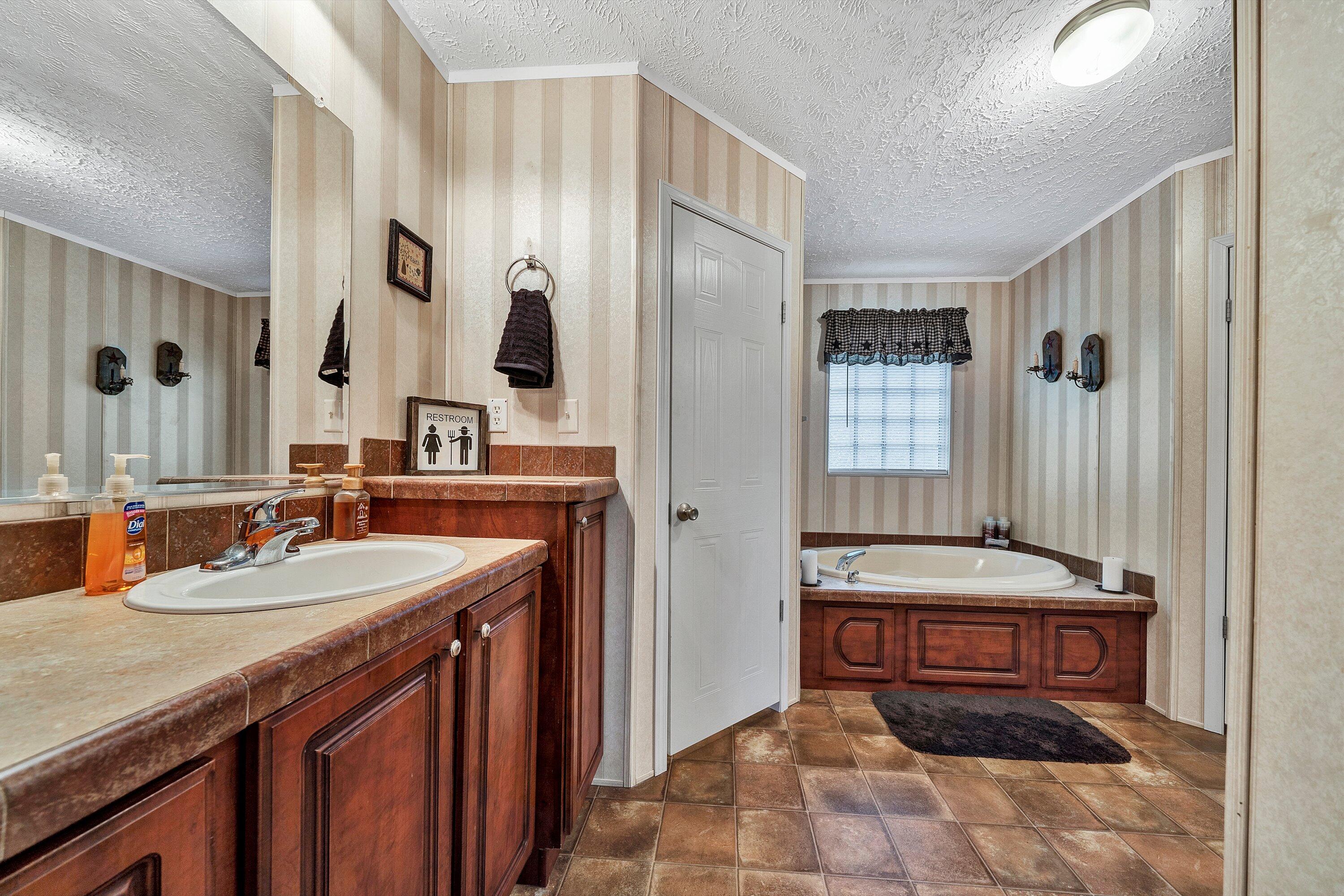 17 Homestead Road New Castle, VA 24127 - Photo 22 of 40 20-DSC00331