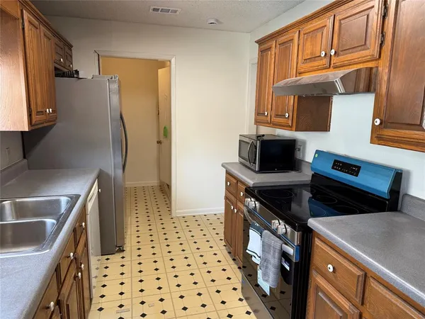 $1,800 | 1527 Sharon Drive, Cedar Hill, TX 75104