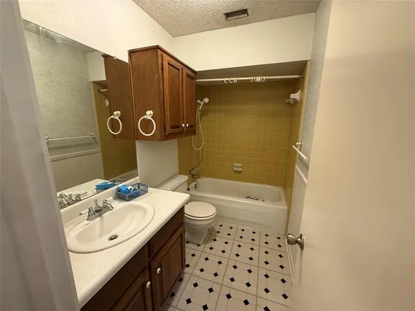 $1,800 | 1527 Sharon Drive, Cedar Hill, TX 75104