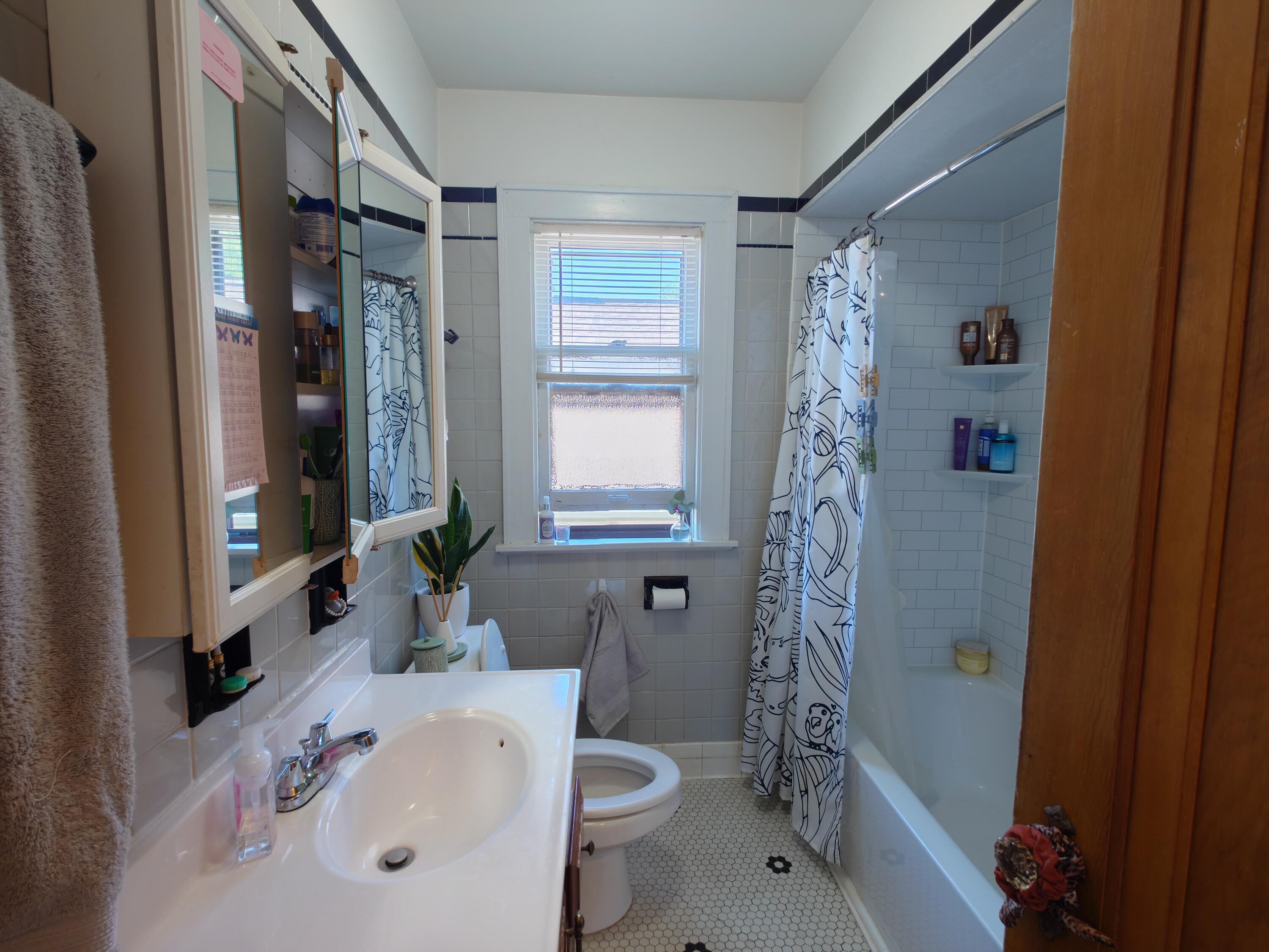 2451 North 65th Street Milwaukee, WI 53213 - Photo 20 of 24 Bathroom