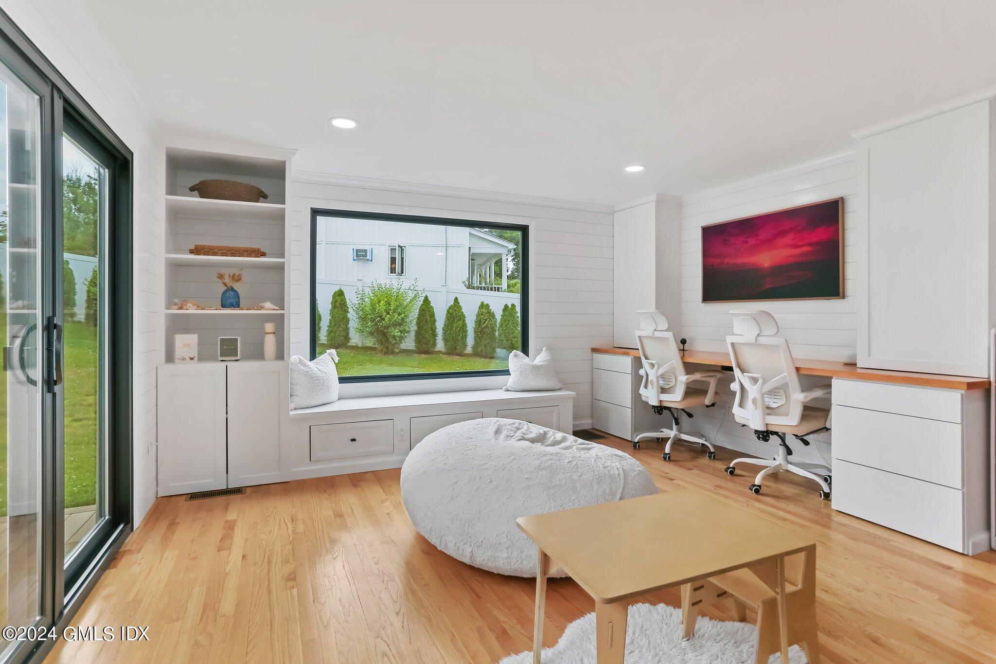 565 River Road Cos Cob, CT 06870 - Photo 20 of 29 a living room with furniture and a flat screen tv