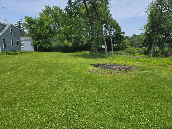 $56,000 | 42644 North Lake Drive, Antioch, IL 60002
