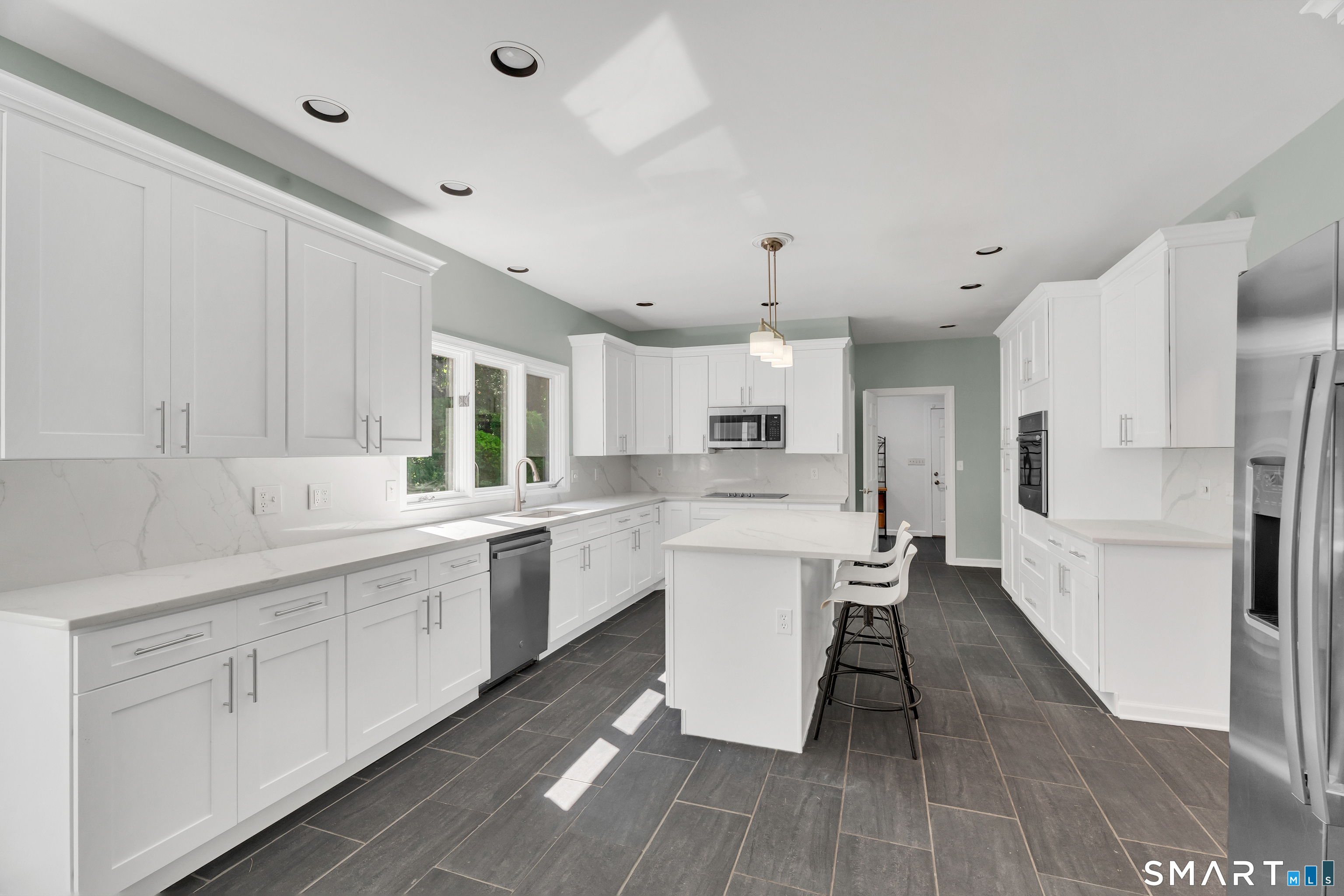 141 Putting Green Road Trumbull, CT 06611 - Photo 7 of 40