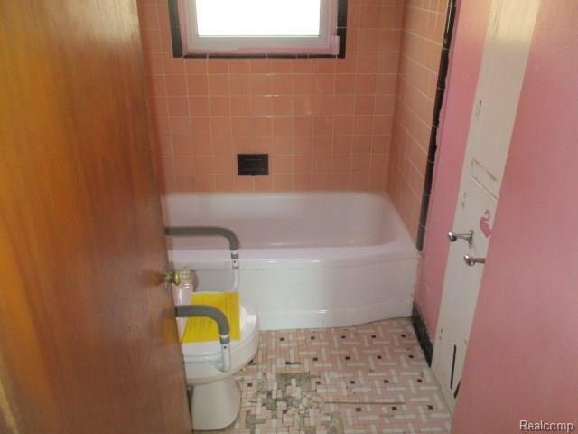 18265 Sunderland Road Detroit, MI 48219 - Photo 8 of 15 8.JPG