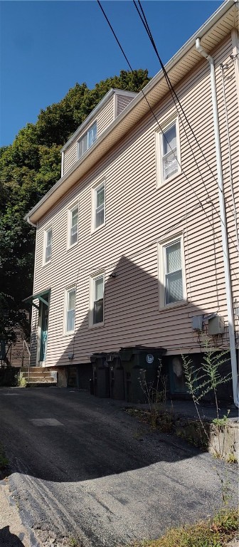 52 Calais Street Providence, RI 02908 - Photo 4 of 50