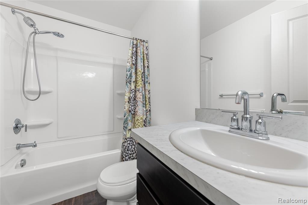 591 Parkside Way, Unit 16 Ferndale, MI 48220 - Photo 17 of 35