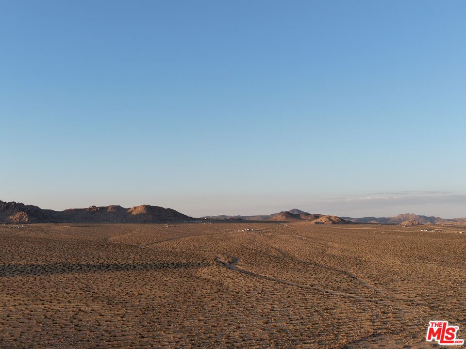10424 Santa Fe Fire Road Lucerne Valley, CA 92356 - Photo 18 of 33