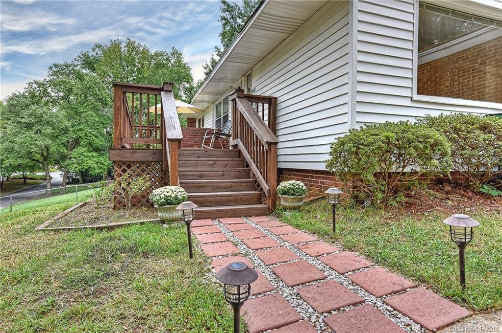 640 Manhasset Road Charlotte, NC 28209 - Photo 2 of 24