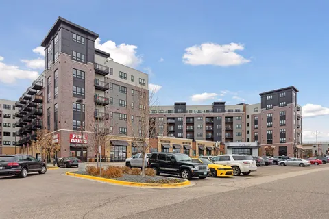 $1,699,500 | 7100 Highland Court, Eden Prairie, MN 55346