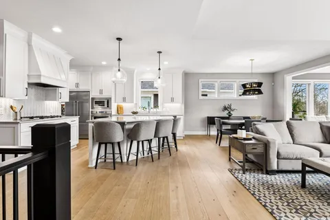 $1,699,500 | 7100 Highland Court, Eden Prairie, MN 55346