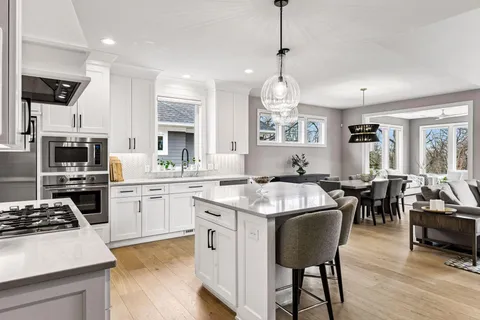 $1,699,500 | 7100 Highland Court, Eden Prairie, MN 55346