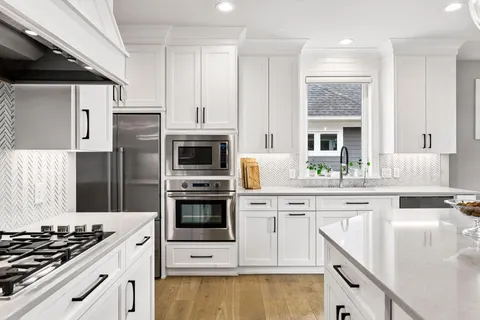 $1,699,500 | 7100 Highland Court, Eden Prairie, MN 55346