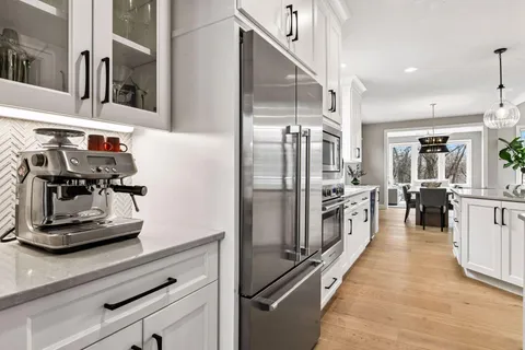 $1,699,500 | 7100 Highland Court, Eden Prairie, MN 55346