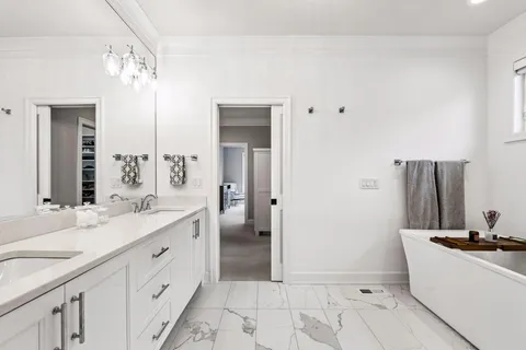 $1,699,500 | 7100 Highland Court, Eden Prairie, MN 55346