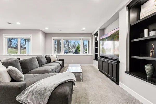 $1,699,500 | 7100 Highland Court, Eden Prairie, MN 55346
