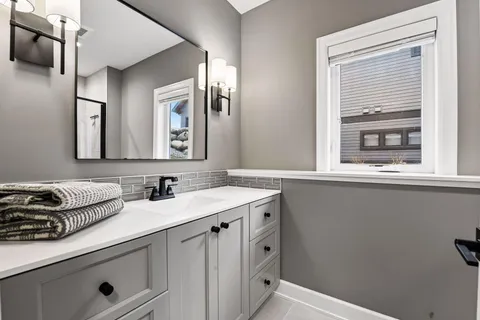 $1,699,500 | 7100 Highland Court, Eden Prairie, MN 55346