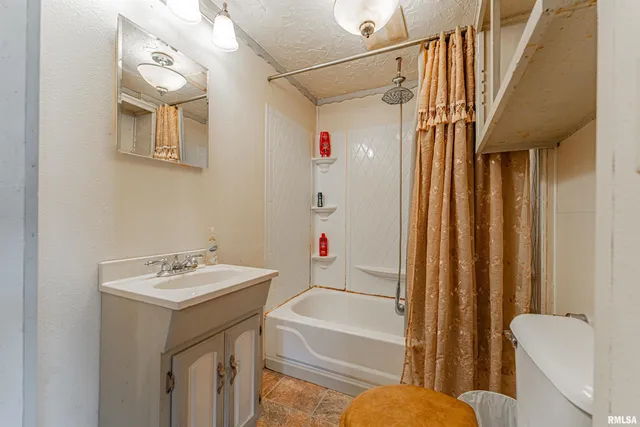 $57,900 | 315 North Sherman Street, Lincoln, IL 62656