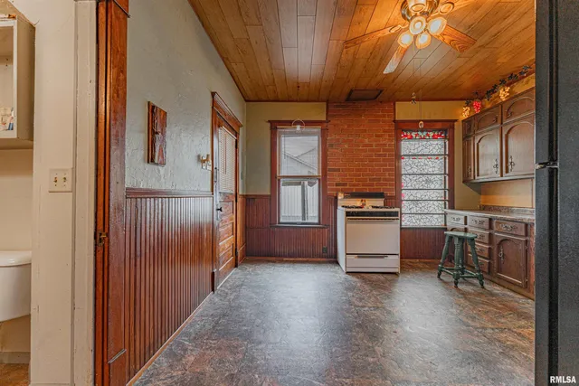 $57,900 | 315 North Sherman Street, Lincoln, IL 62656