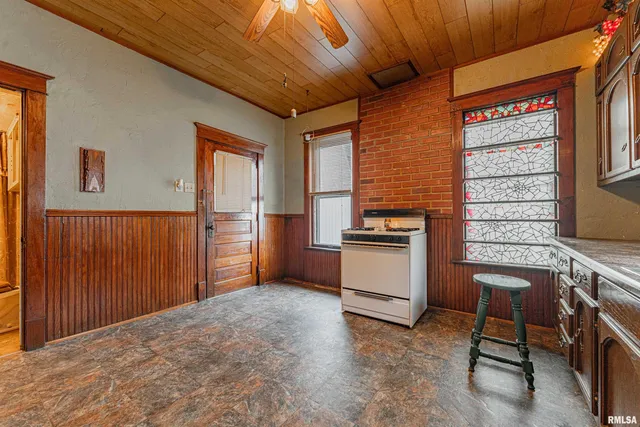 $57,900 | 315 North Sherman Street, Lincoln, IL 62656