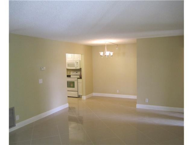 527 Shady Pine Way, Unit A2 Greenacres, FL 33415 - Photo 4 of 16 Photo 4