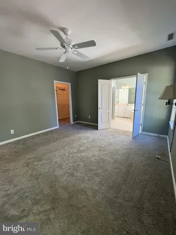 a view of empty room with window