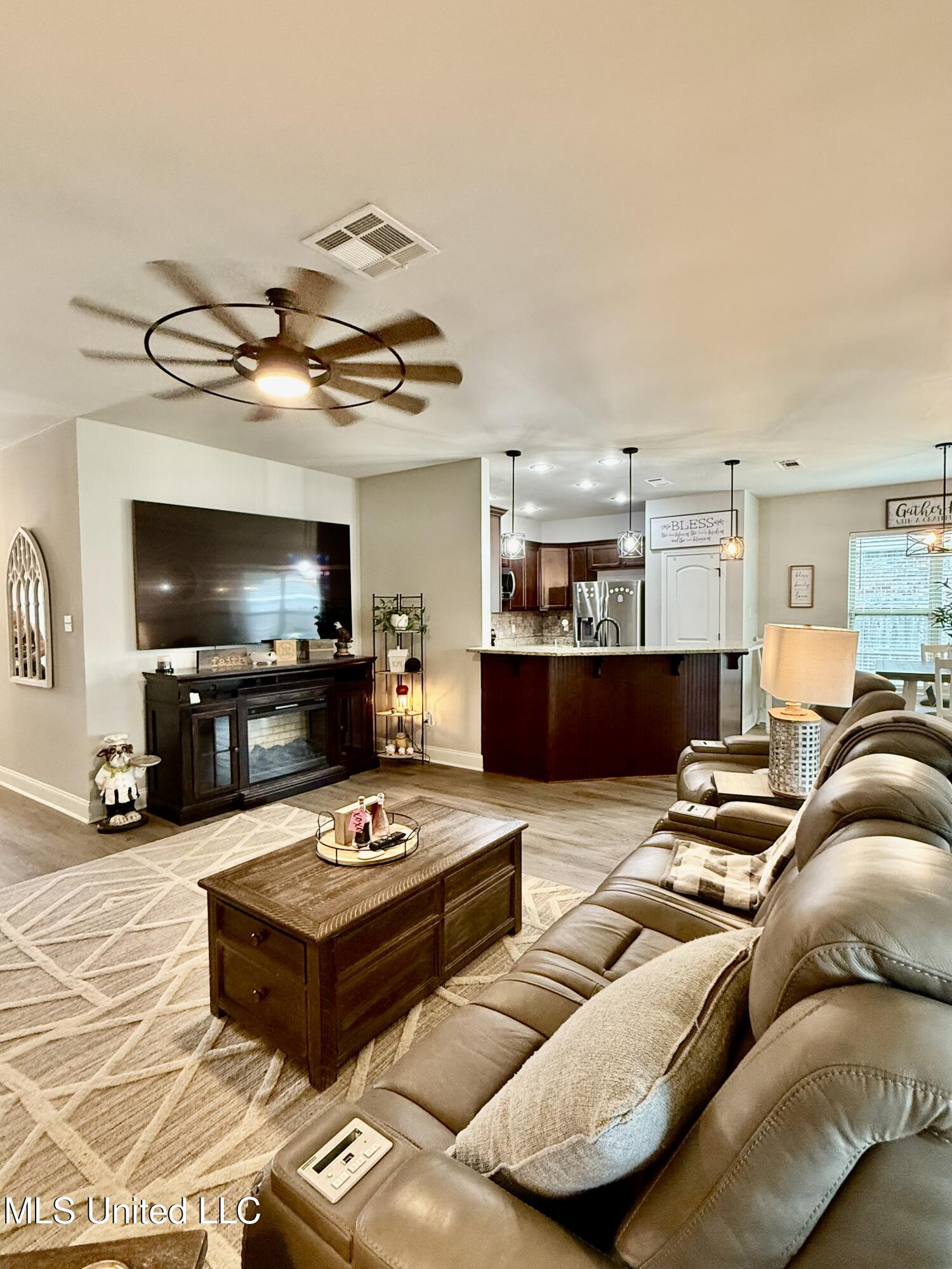 13312 Hilliard Street D'Iberville, MS 39540 - Photo 14 of 37 IMG_1125