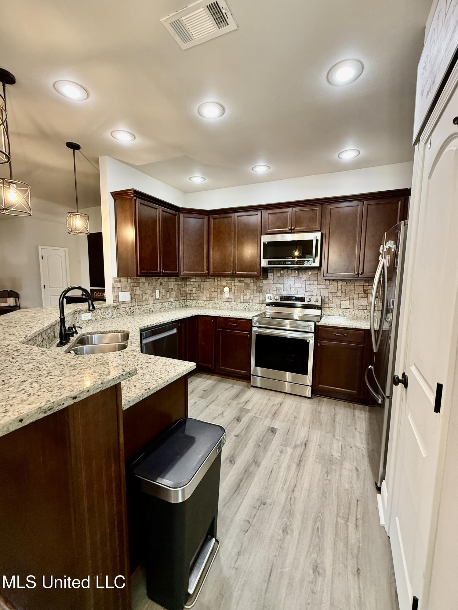 13312 Hilliard Street D'Iberville, MS 39540 - Photo 17 of 37 IMG_1131