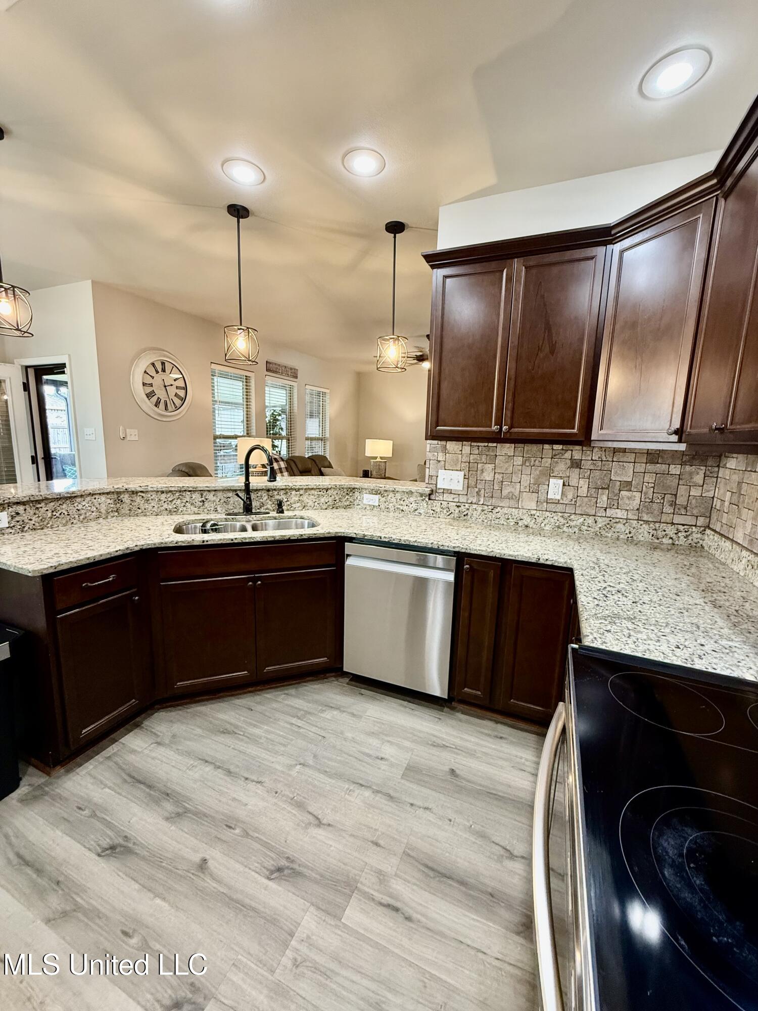 13312 Hilliard Street D'Iberville, MS 39540 - Photo 18 of 37 IMG_1132