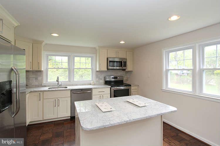 603 Shelley Road Towson, MD 21286 - Photo 4 of 30 Kitchen
