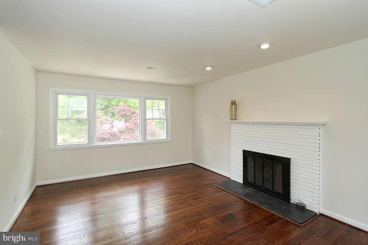 603 Shelley Road Towson, MD 21286 - Photo 9 of 30 Living Room