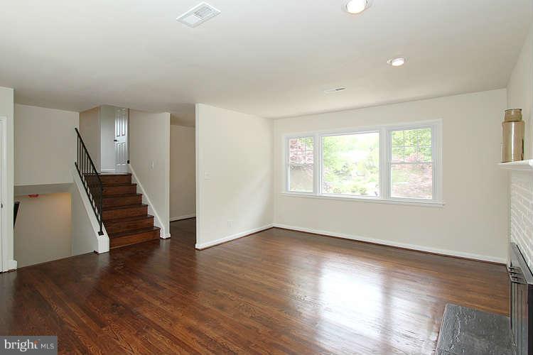 603 Shelley Road Towson, MD 21286 - Photo 10 of 30 Living Room