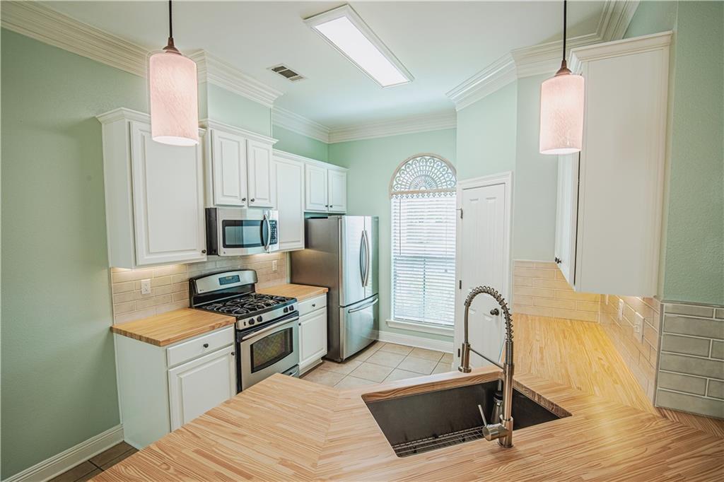 605 Piney Ridge Circle Madisonville, LA 70447 - Photo 3 of 12