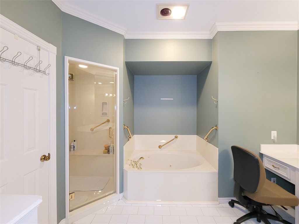 5810 Glenmere Lane Spring, TX 77379 - Photo 28 of 46 a bathroom with a bathtub and a toilet