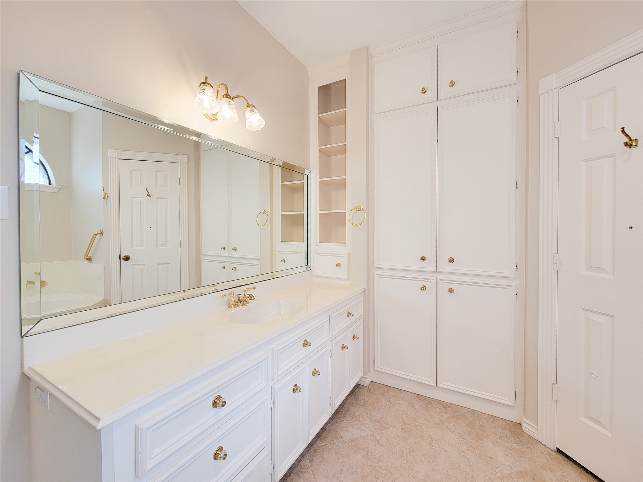 5810 Glenmere Lane Spring, TX 77379 - Photo 31 of 46 a bathroom with a tub a sink and mirrors
