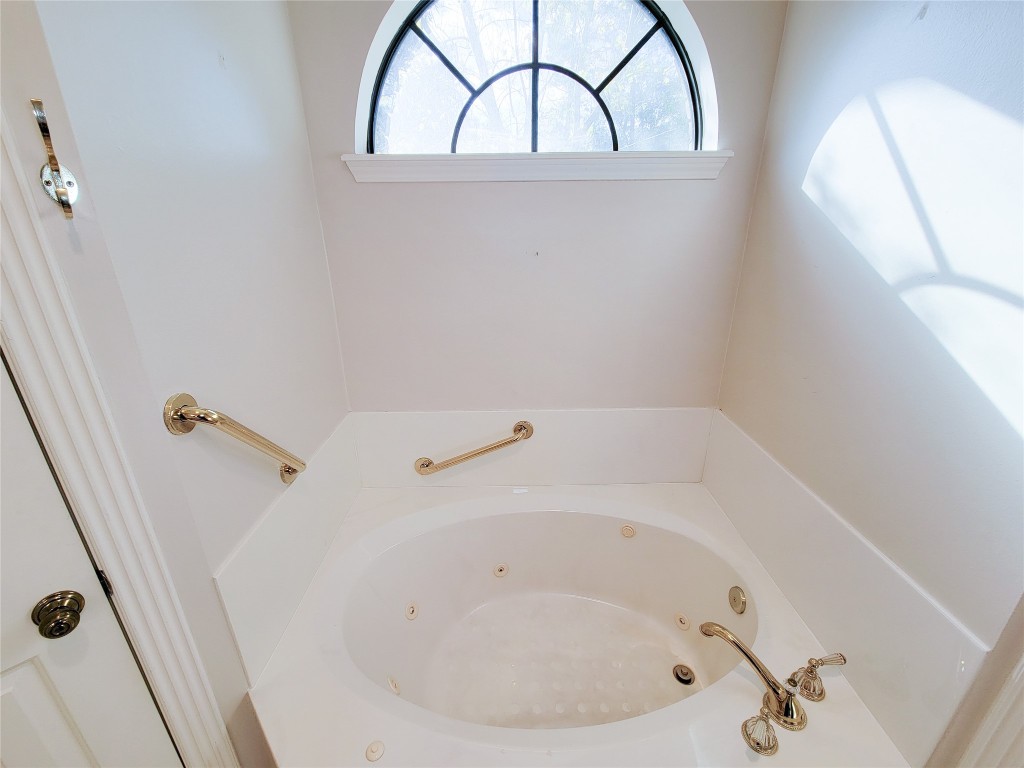 5810 Glenmere Lane Spring, TX 77379 - Photo 33 of 46 a bathroom with a tub