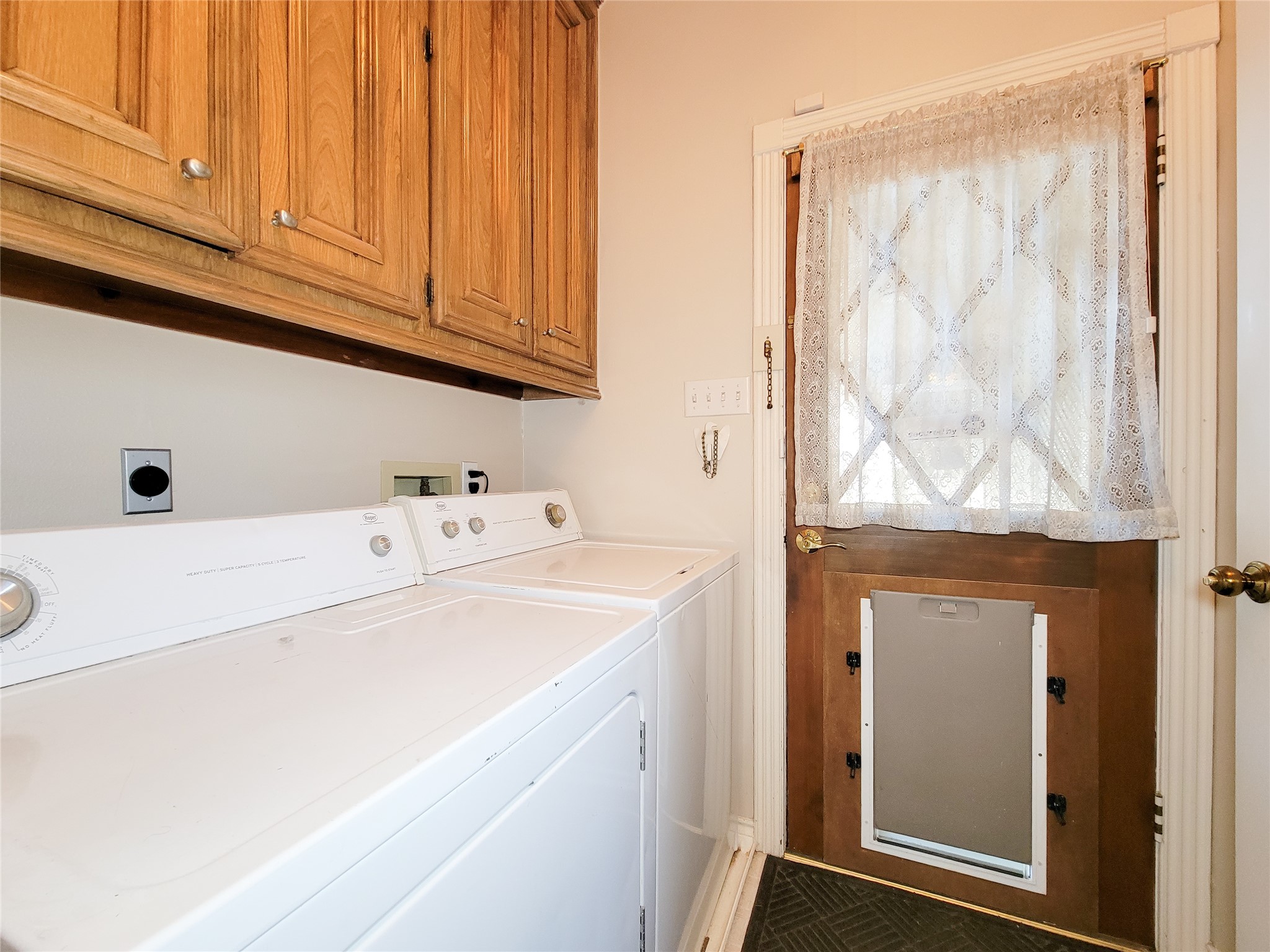 5810 Glenmere Lane Spring, TX 77379 - Photo 36 of 46 a utility room with dryer and washer