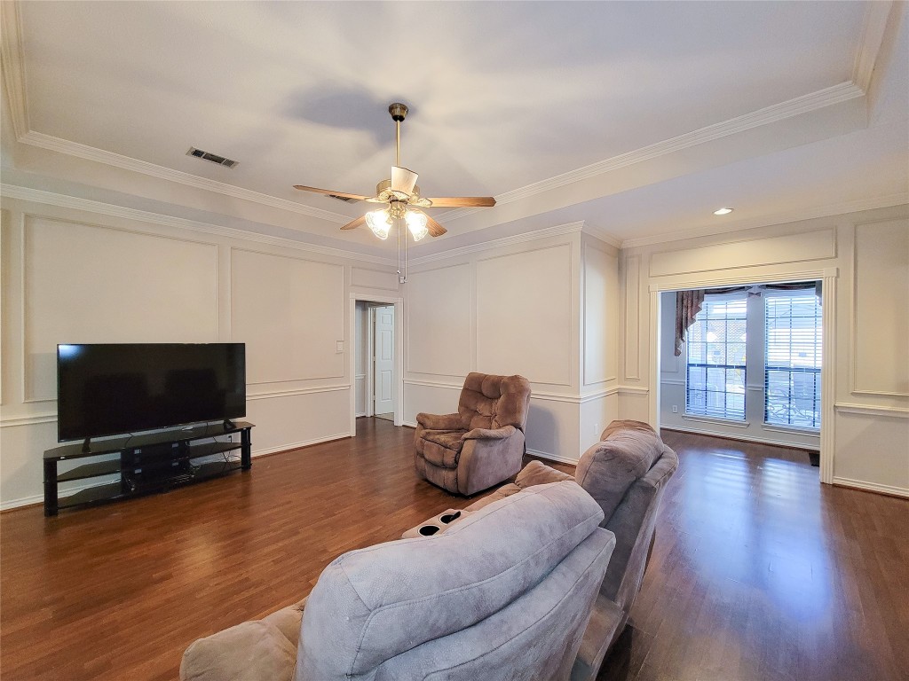 5810 Glenmere Lane Spring, TX 77379 - Photo 4 of 46 a living room with furniture and a flat screen tv