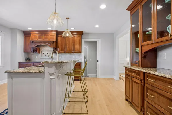 $1,150,000 | 7015 Lanham Lane, Edina, MN 55439