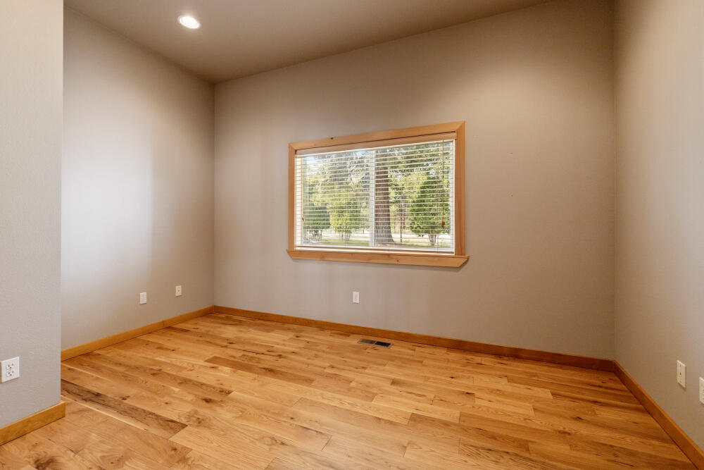 50205 Highway 62 Chiloquin, OR 97624 - Photo 17 of 44 Office/Den
