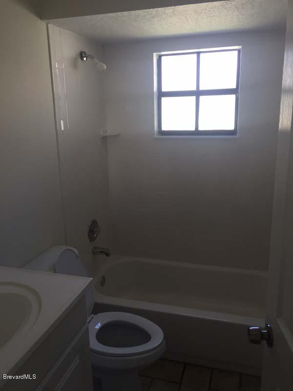 630 Weaver Road Southwest Palm Bay, FL 32908 - Photo 8 of 11 a bathroom with a toilet and a bathtub