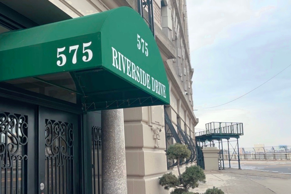 575 Riverside Drive, Unit 42 Manhattan, NY 10031 - Photo 7 of 12 a close up of a street sign