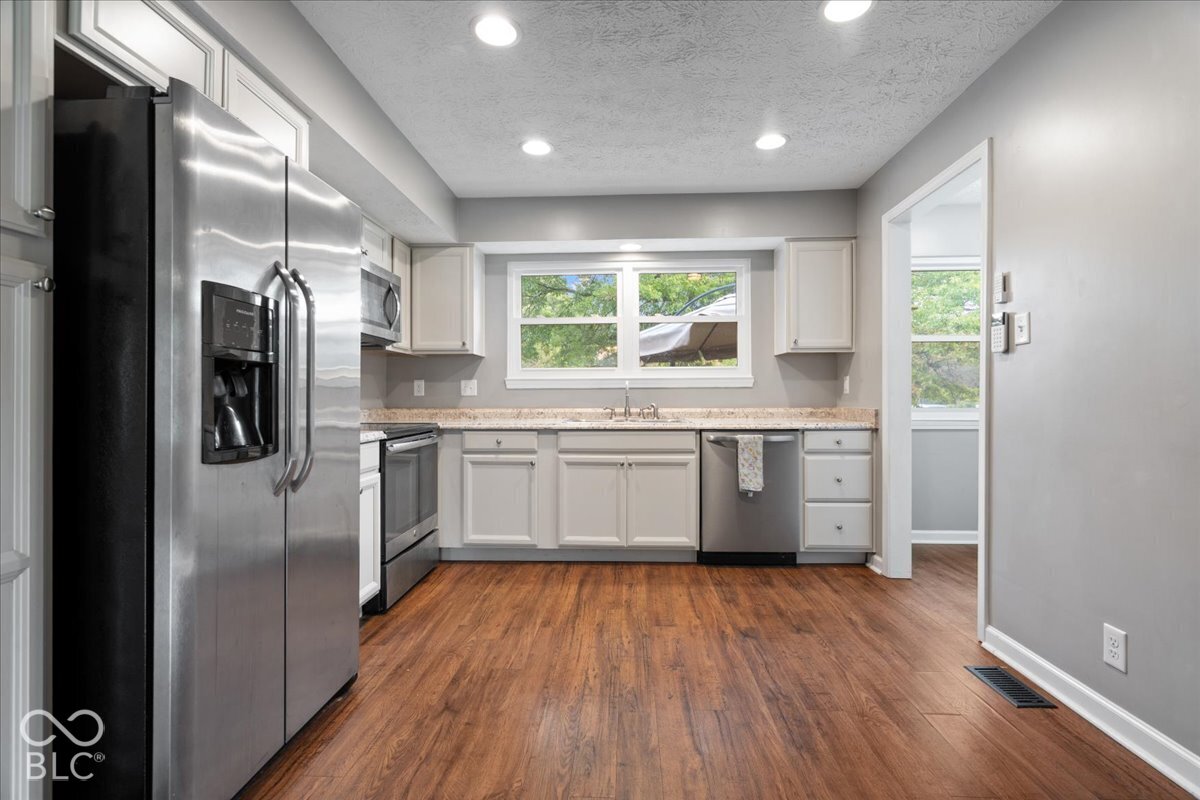 7811 Taunton Road Indianapolis, IN 46260 - Photo 10 of 34 Gallery Image 10