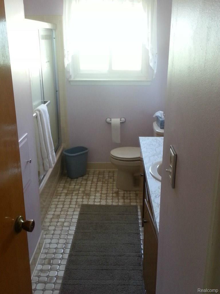 30553 Hayes Road Warren, MI 48088 - Photo 11 of 18 20140908_111846.jpg