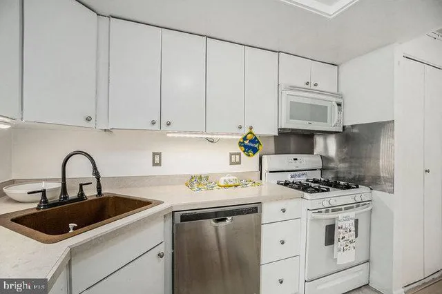 $250,000 | 1326 Spruce Street, Unit 1908, Philadelphia, PA 19107