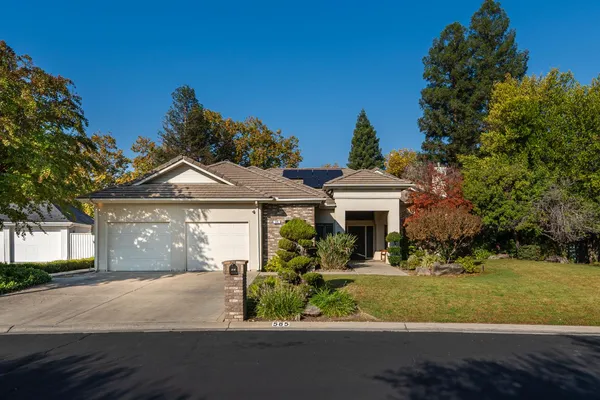 $824,900 | 585 East Chesapeake Circle, Fresno, CA 93730