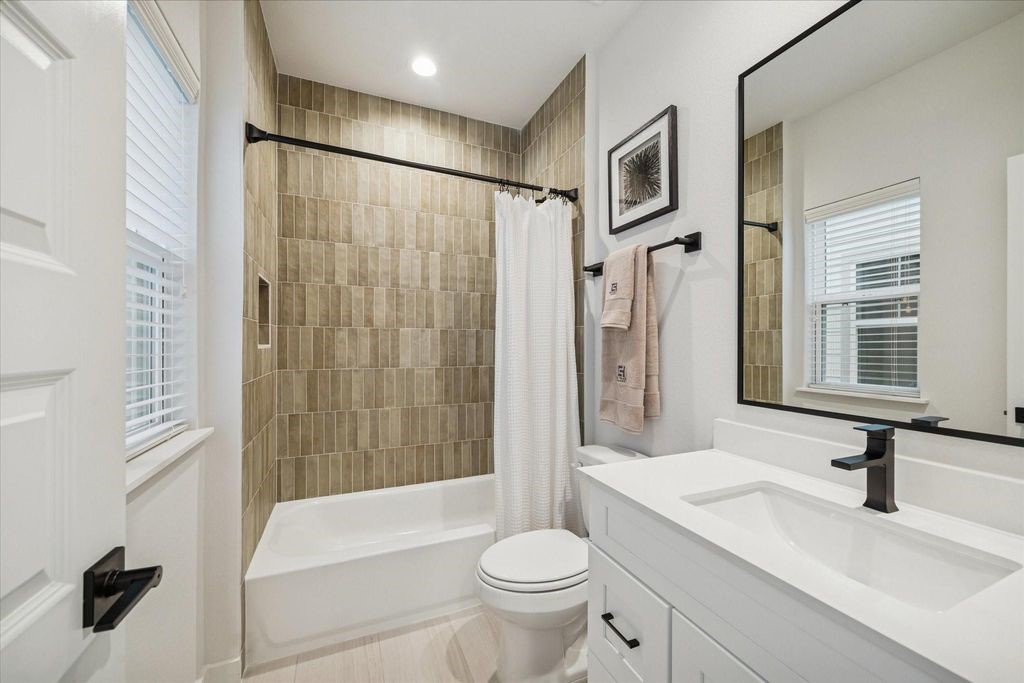 811 Thornton Road, Unit A Houston, TX 77018 - Photo 18 of 24 Gallery Image 18