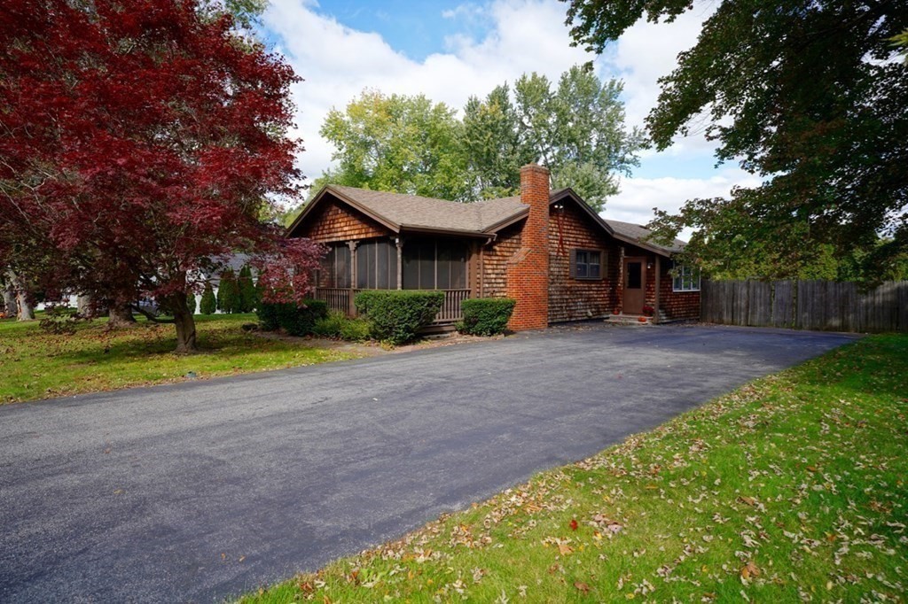 6 Briscoe Road Groveland, MA 01834 - Photo 3 of 28 Gallery Image 3
