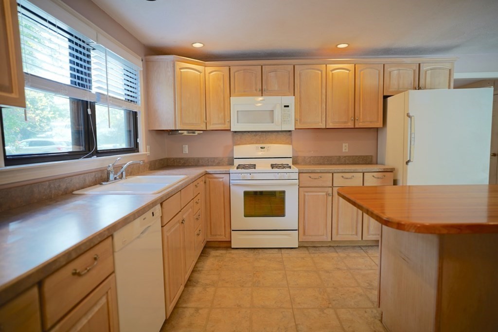 6 Briscoe Road Groveland, MA 01834 - Photo 8 of 28 Gallery Image 8